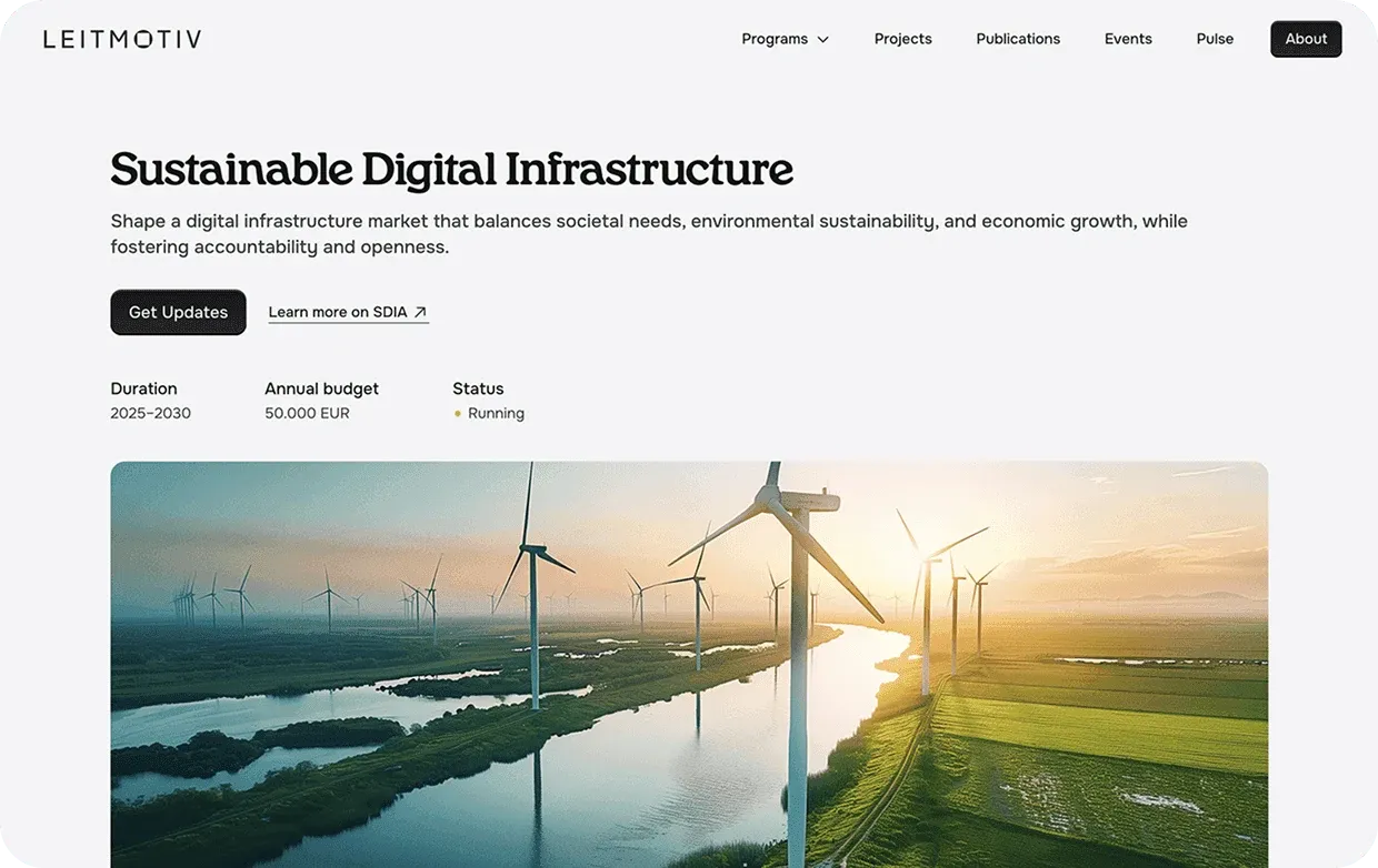 Leitmotiv program page "Sustainable Digital Infrastructure" with a photo of wind turbines